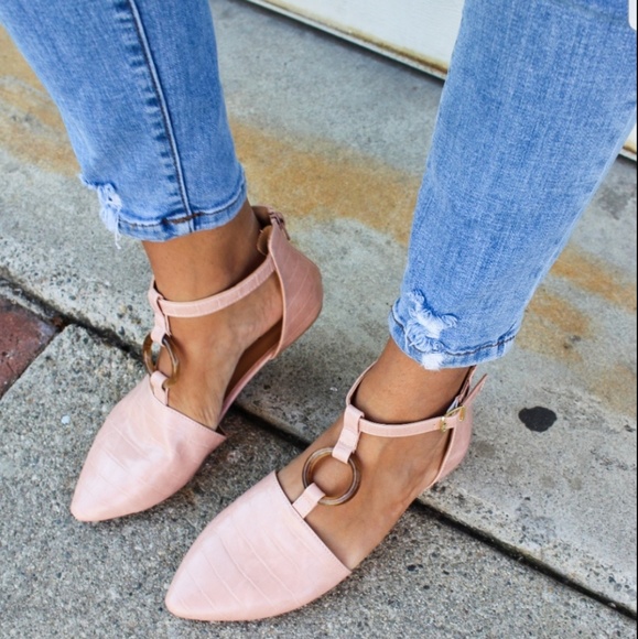 Shoes - 🚨//Fall Essentials// Nude Pink Croco Flat